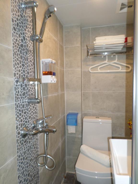 קוולון Sunrise Royal - Boutique Hostel מראה חיצוני תמונה