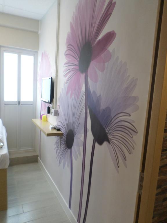 קוולון Sunrise Royal - Boutique Hostel מראה חיצוני תמונה