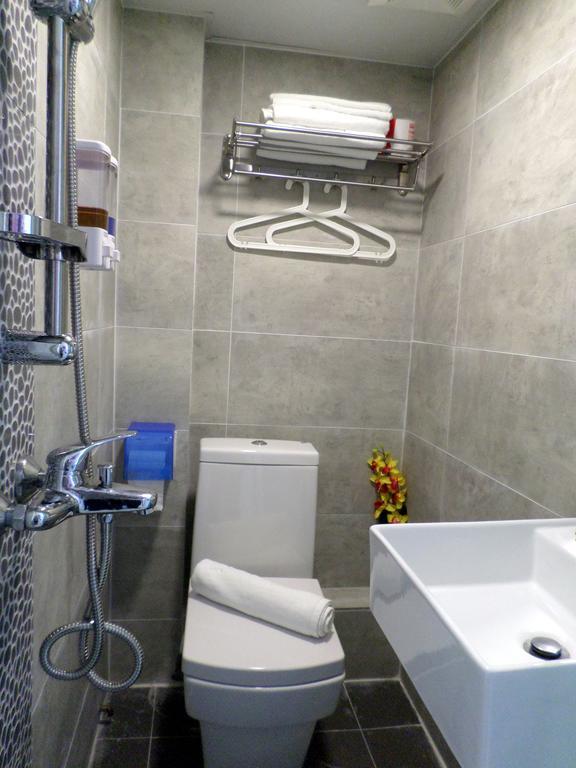 קוולון Sunrise Royal - Boutique Hostel מראה חיצוני תמונה