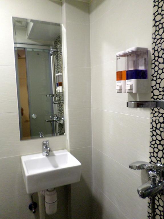 קוולון Sunrise Royal - Boutique Hostel מראה חיצוני תמונה